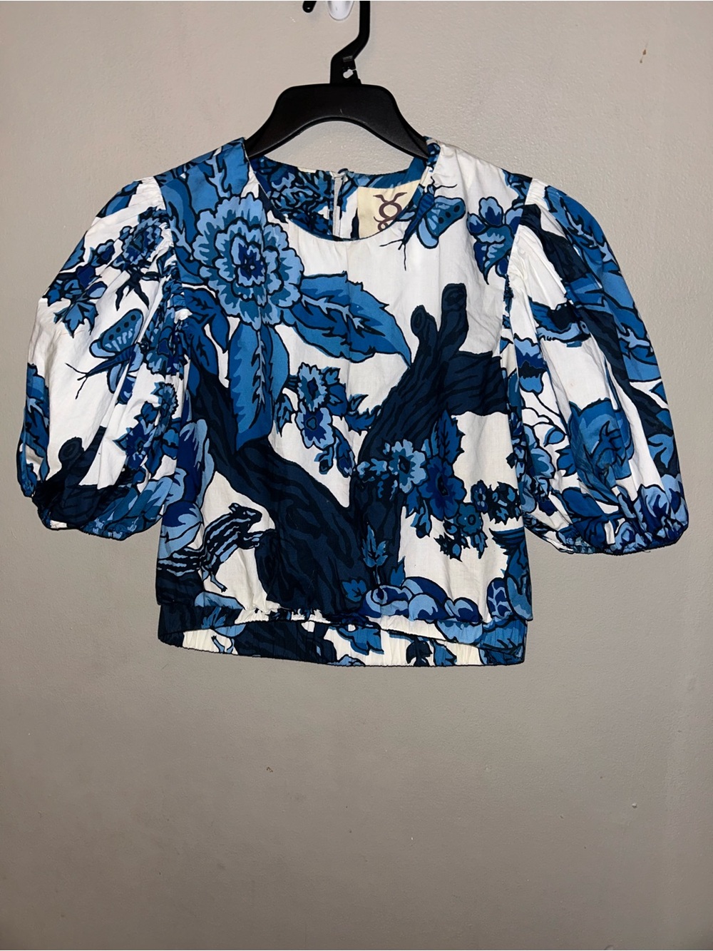 Figue Shirt - blue/white floral “Olive Printed Puff-Sleeve Top” - Picture 3 of 10
